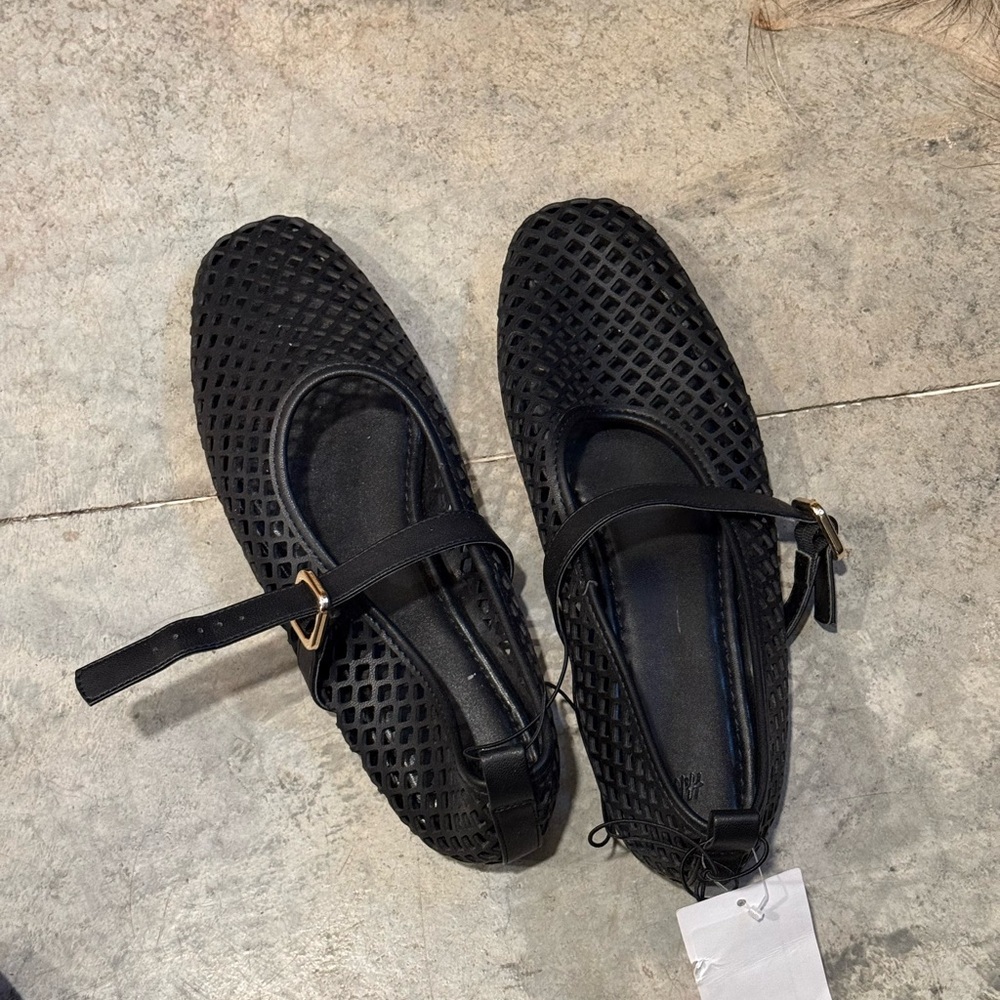 NWT H&M Black Mesh Women's Flats - Picture 1 of 4